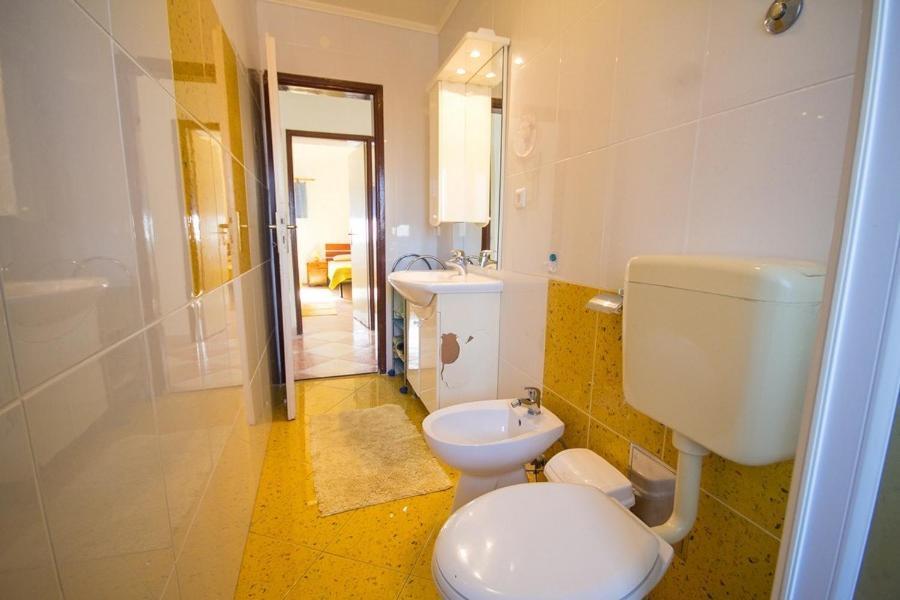 Apartment Bencic Karigador Exteriör bild